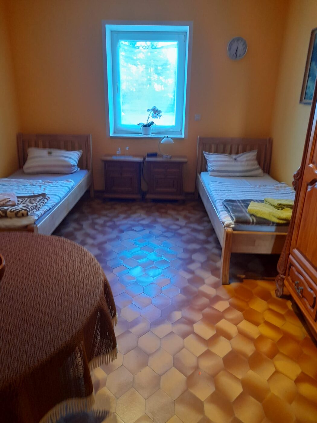 Doppelzimmer 2 mit Sitzecke – Zimmervermietung Feike